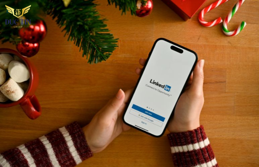 LinkedIn là gì? LinkedIn một nền tảng để kết nối tìm việc làm giữa cá nhân với doanh nghiệp 